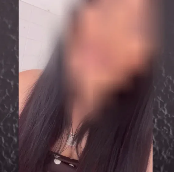 Neele, 29