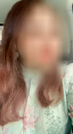 Cara, 32
