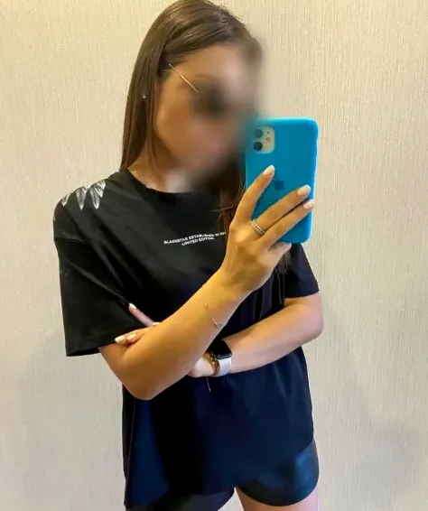 Denise, 27