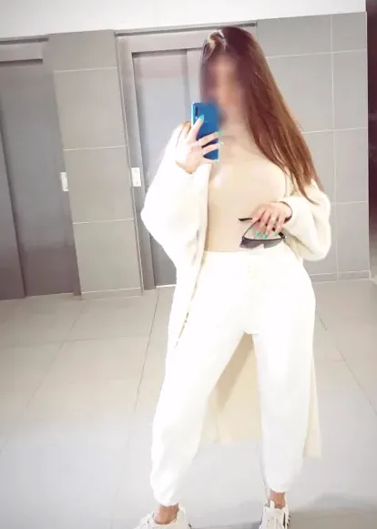 Elena, 35