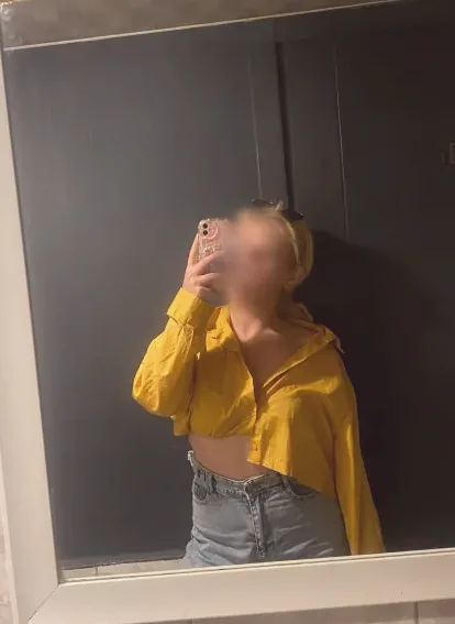 Jacqueline, 23