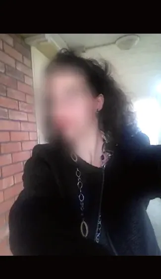 Laura, 33