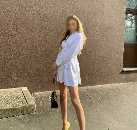 Nadine, 28