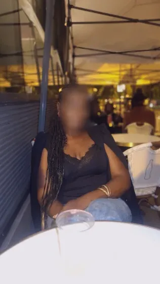 Neele, 34
