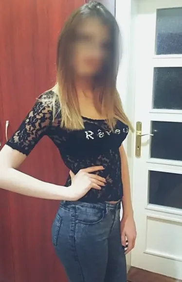 Neele, 32
