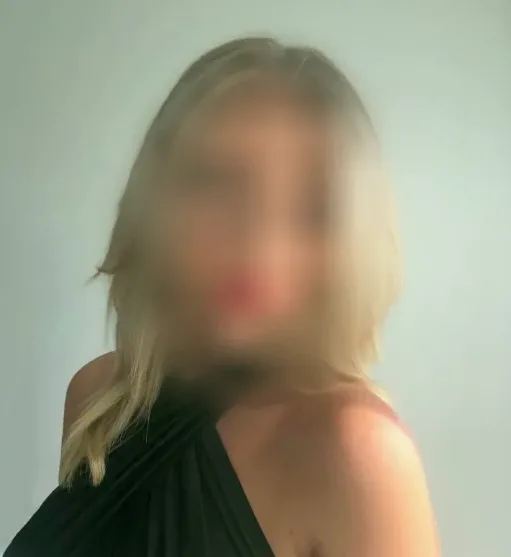 Sabrina, 32