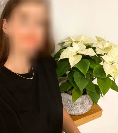 Simone, 37